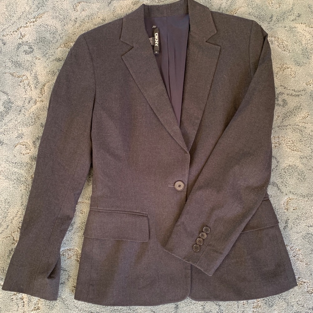 DKNY Women’s Dark Charcoal Gray/Black Blazer. Size 2. Excellent Condition.